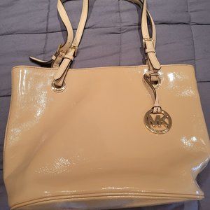 Michael Kors Jet Set Item Large Tote Nude Patent Leather